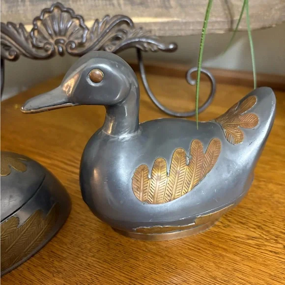 vintage pewter and brass duck-shaped and swan pair of trinket boxes. - Picture 3 of 11